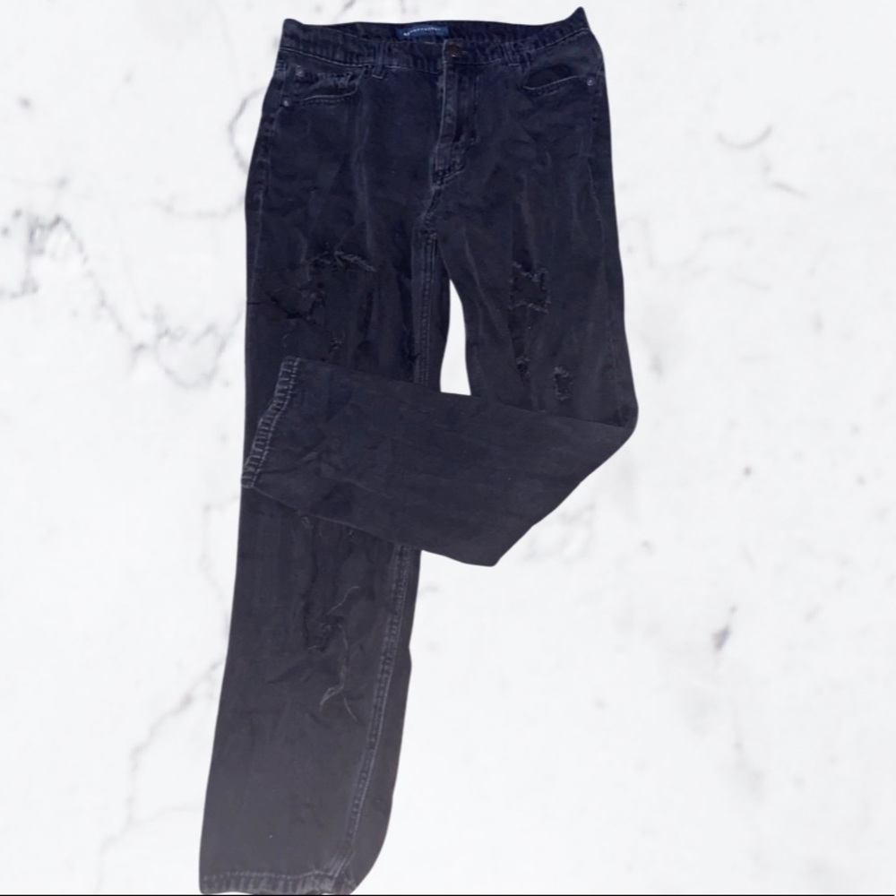 Black mom jeans ripped